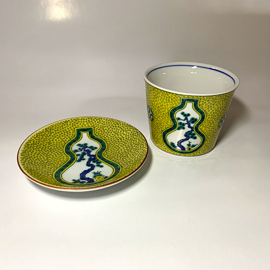 KUTANIYAKI Sake Cup and Small Plate Set, SEIKOUGAMA "HYOUTANWARIMATSU"