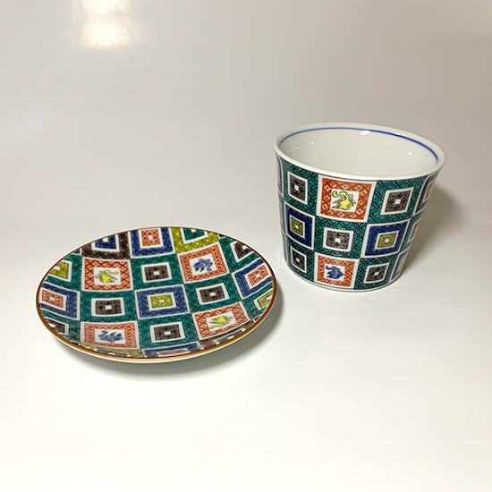KUTANIYAKI Sake Cup and Small Plate Set, SEIKOUGAMA "ISHIDATAMI"